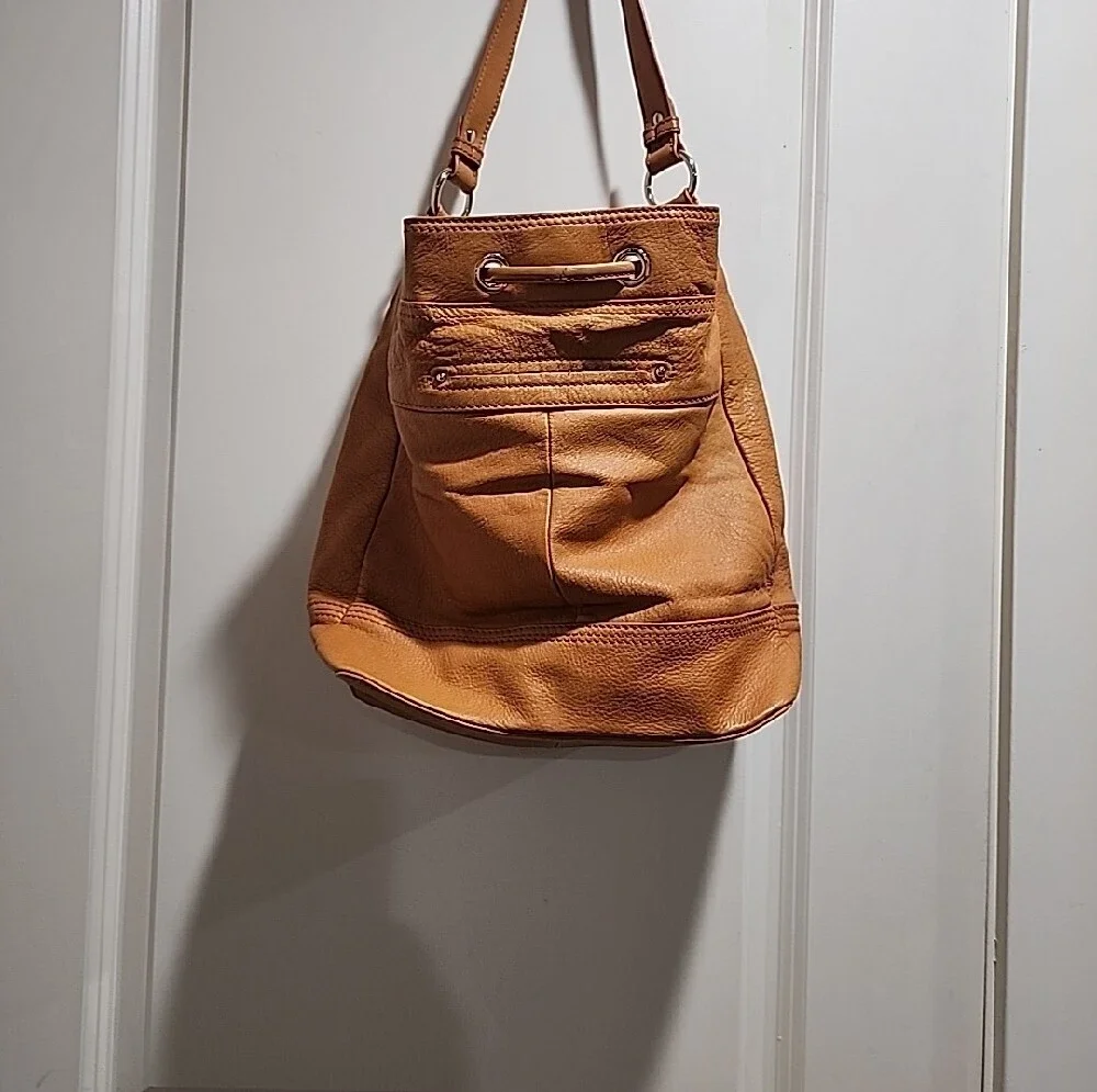 B. Makowsky Genuine Leather Drawstring Hobo Bucket Bag Camel Tan